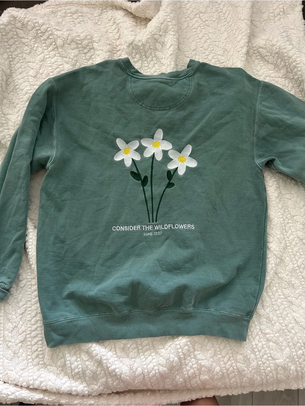Joyful Living embroidered “Consider the Wildflowers” green crew neck Size L